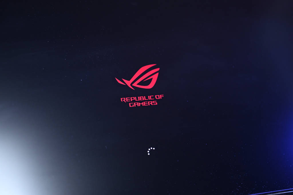 开机时跳出rog的声音质量比较差,音量又高,经常吓我一跳.