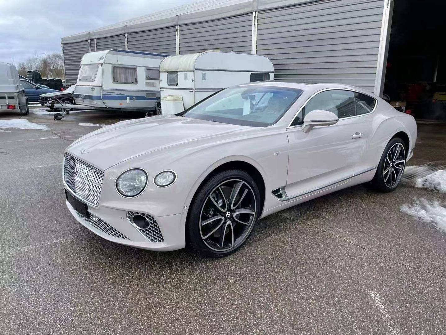 宾利欧陆gt鸽子灰米色藏青色双拼2022款40t欧规版