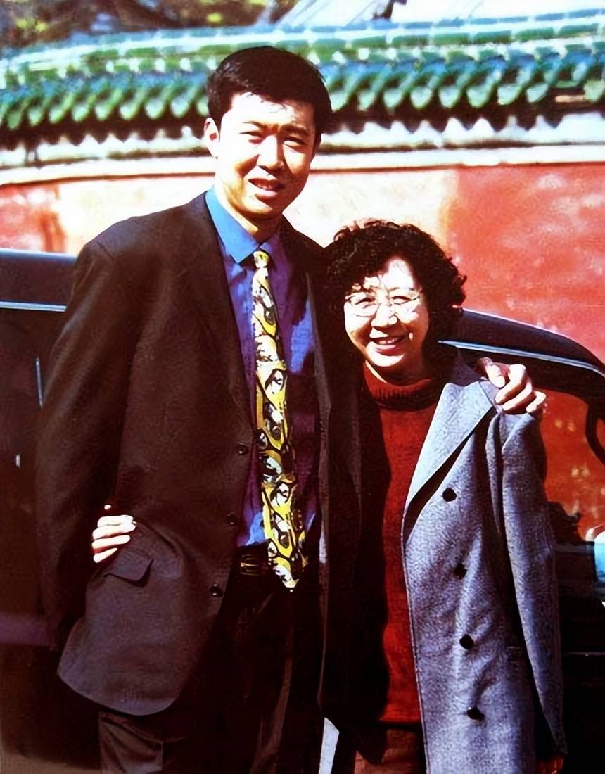 坎坷,离婚后与美女主持人再婚,儿子是篮坛小巨人_王维君_篮球_宋杨育