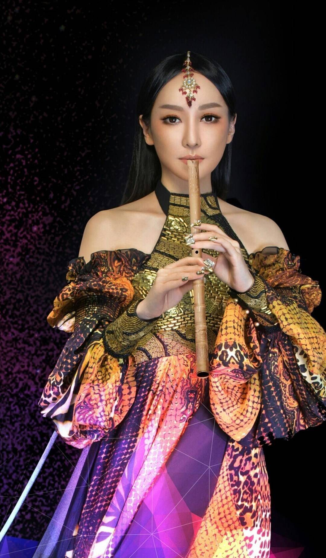 年龄造假,学历造假,面容造假,民族造假,性别也造假_萨顶顶_名字_批评