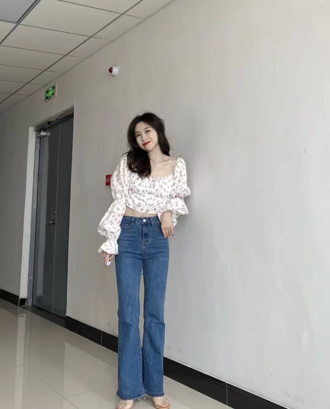 碎花上衣搭配什么裤子鞋子好看