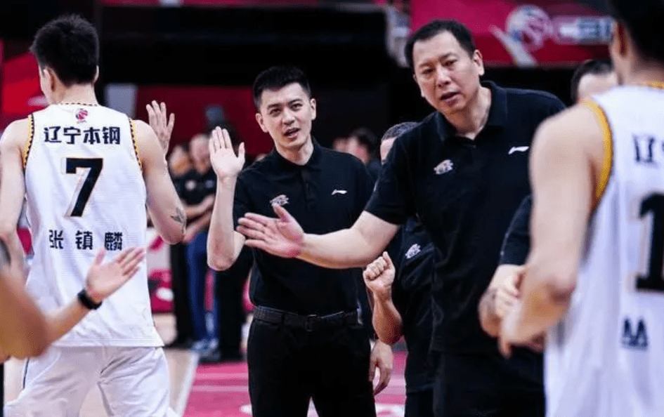 在采访中吴乃群的妻子也非常罕见的接受了采访,吴乃群妻子表示,丈夫在