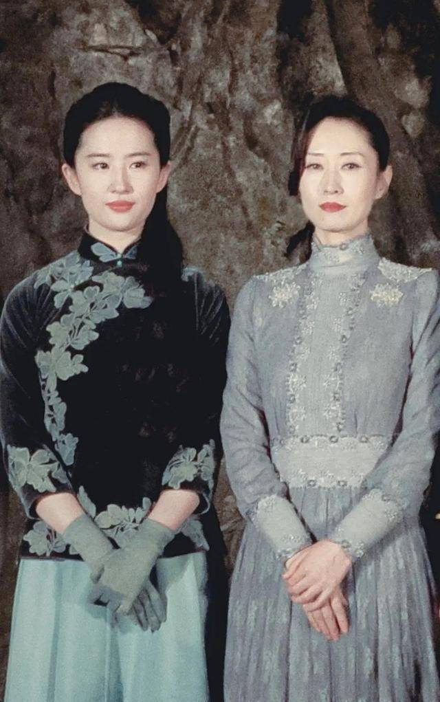 原创刘亦菲和刘敏涛合影气质神韵极其相似确定不是失散多年的姐妹