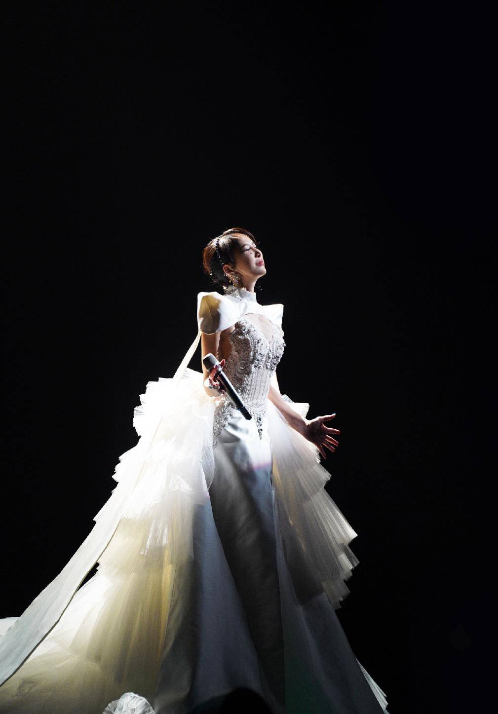 声生不息》里触动情肠的港乐，承包了香港电影的黄金岁月_搜狐网