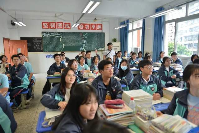 重庆市鱼洞中学校数学教师 江信涛:启迪情商 成就未来