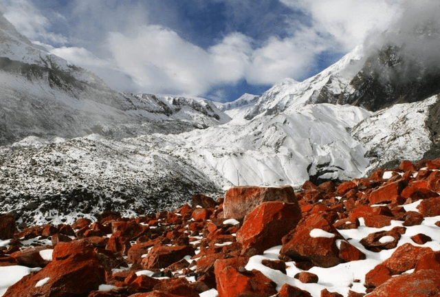 四川小众绝美秘境，有低海拔现代冰川，被誉为中国的阿尔卑斯山！