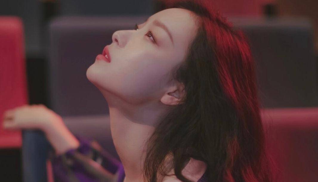 原创美得与众不同倪妮水中大片惊艳简直就是水中的精灵