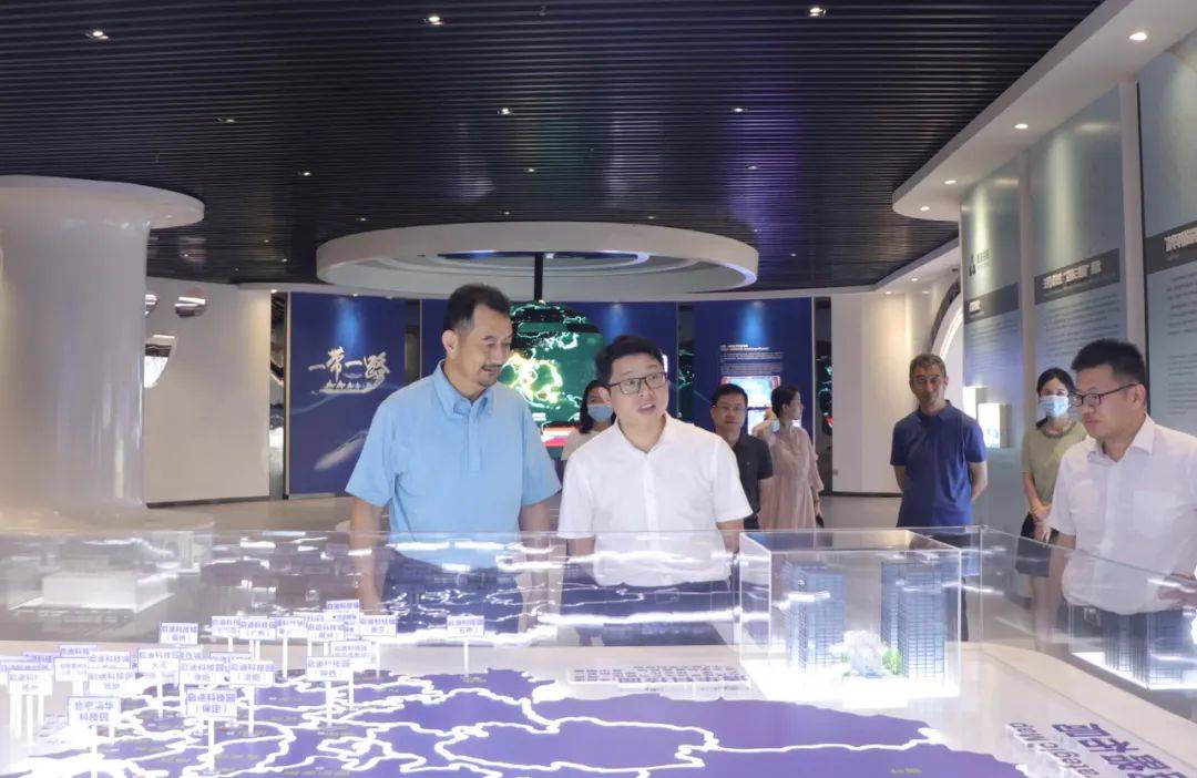 南宁市邕宁区委副书记区长陶岳彬莅临南宁启迪东盟科技城考察