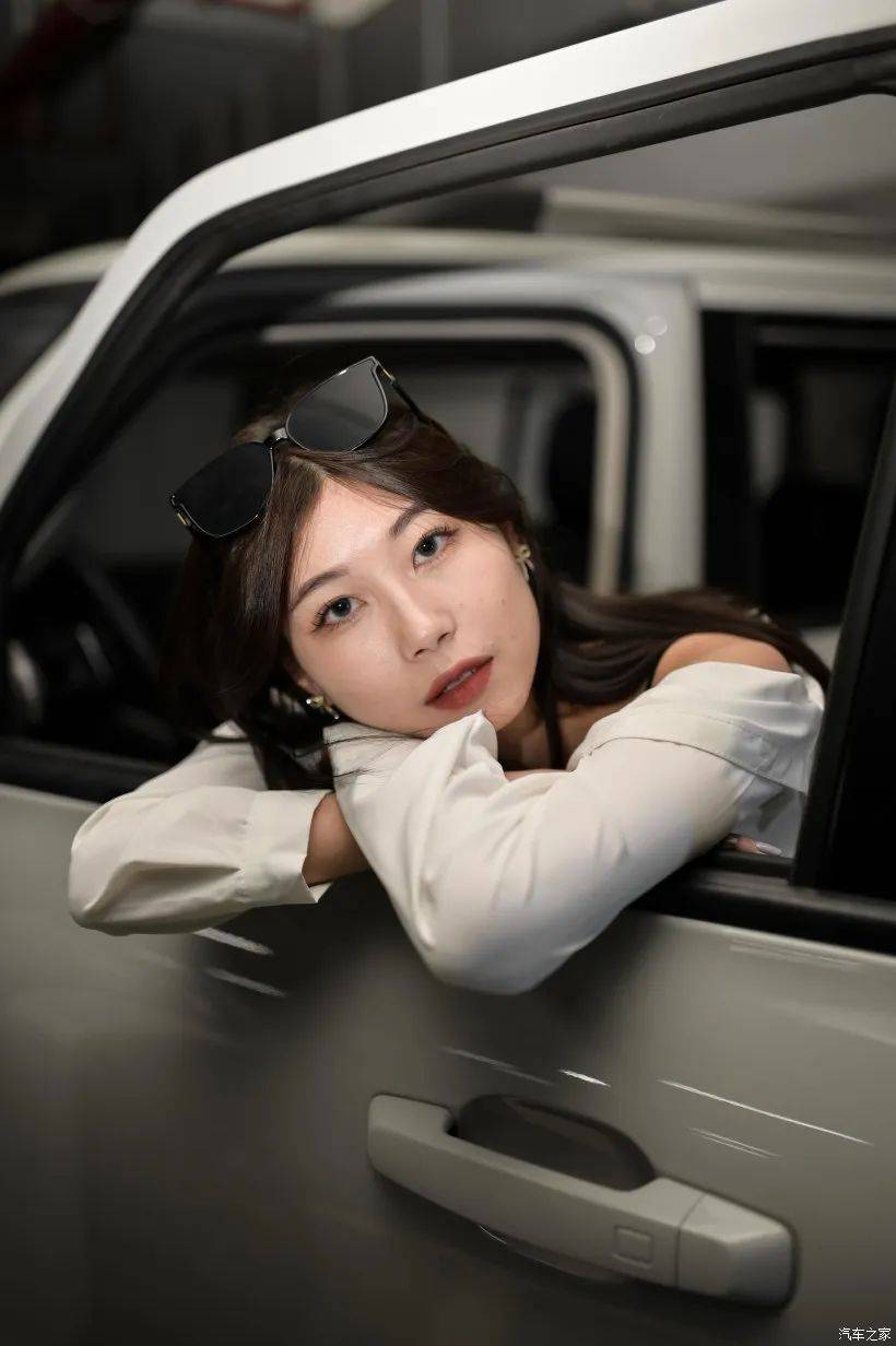 性能颜值性价比都要长腿小姐姐选择坦克300