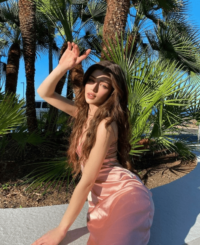 ins博主gordenvalerie的甜酷风穿搭甜而不腻的辣妹风格