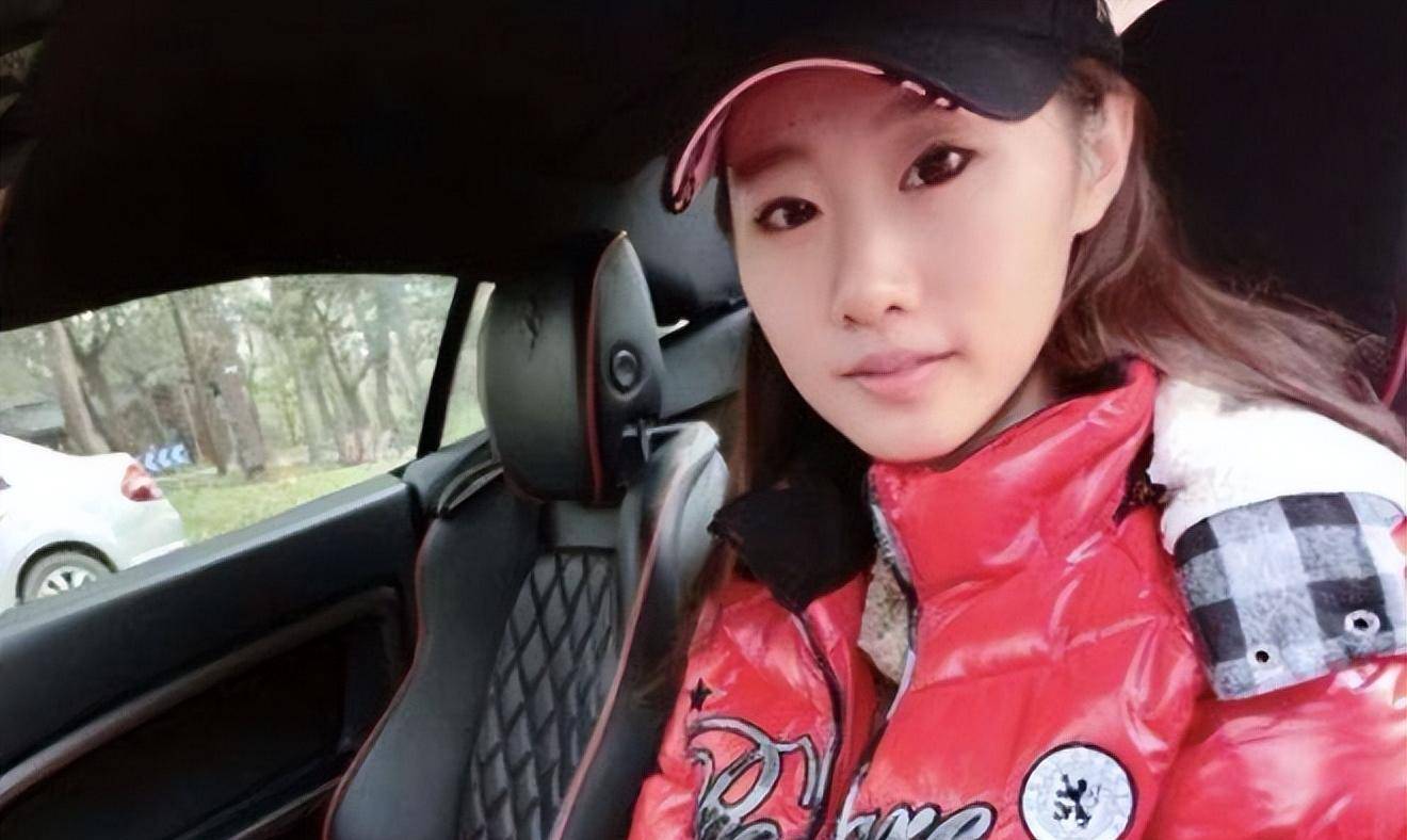 黄一惠也无疑成为了人生赢家,嫁给巩天阔之后,逐渐淡出了娱乐圈,虽然
