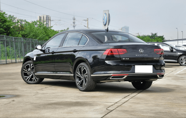 67实拍丨大众迈腾纪念版价格比现款低600元坐进车内还是老感觉