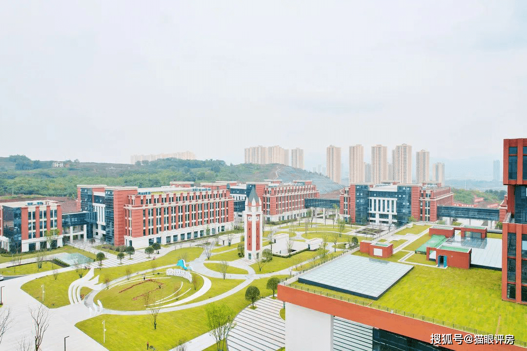 就知名度来讲,金凤和大学城,西永差得不是一点半点,要是没有高新区