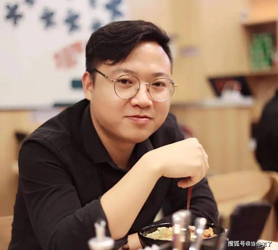 万向集团董事长鲁伟鼎和青年职工共话让青春在共富养老实践中闪光