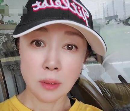 最美"妲己"傅艺伟近照曝光,素颜出镜略显老态,气质却不输当年_生活