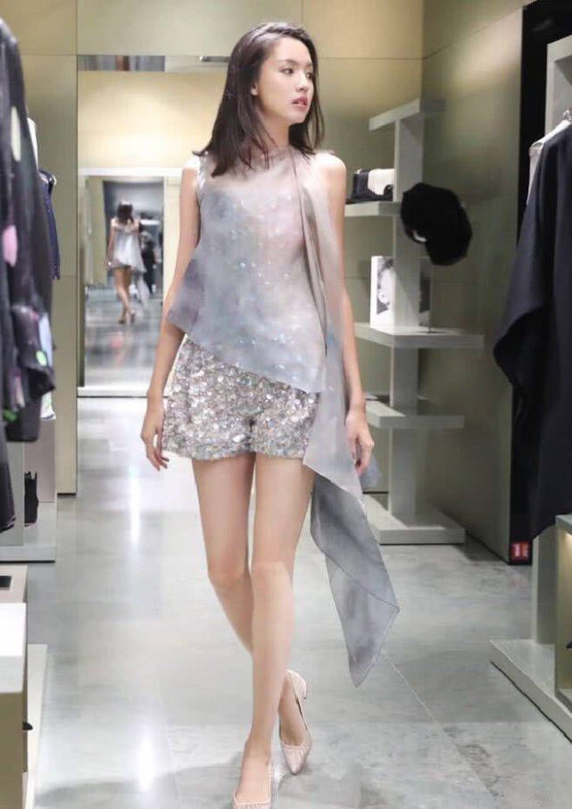 世界小姐总冠军张梓琳追她的富豪多了去她最终却嫁给普通人