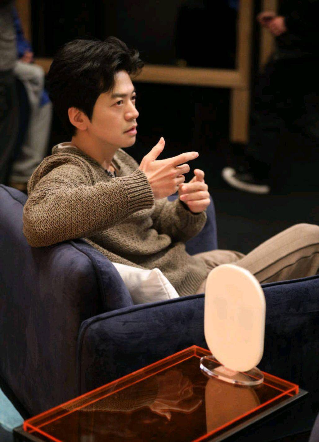 温润如玉的李健,在《声生不息》舞台上演绎的"世无双"_花火_雨滴_时间