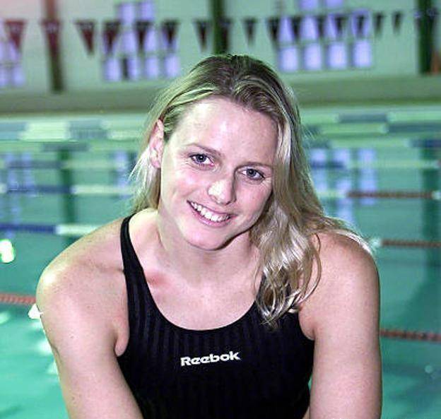 夏琳王妃的童年往事可以挖掘她人生症结_南非_父亲_游泳池