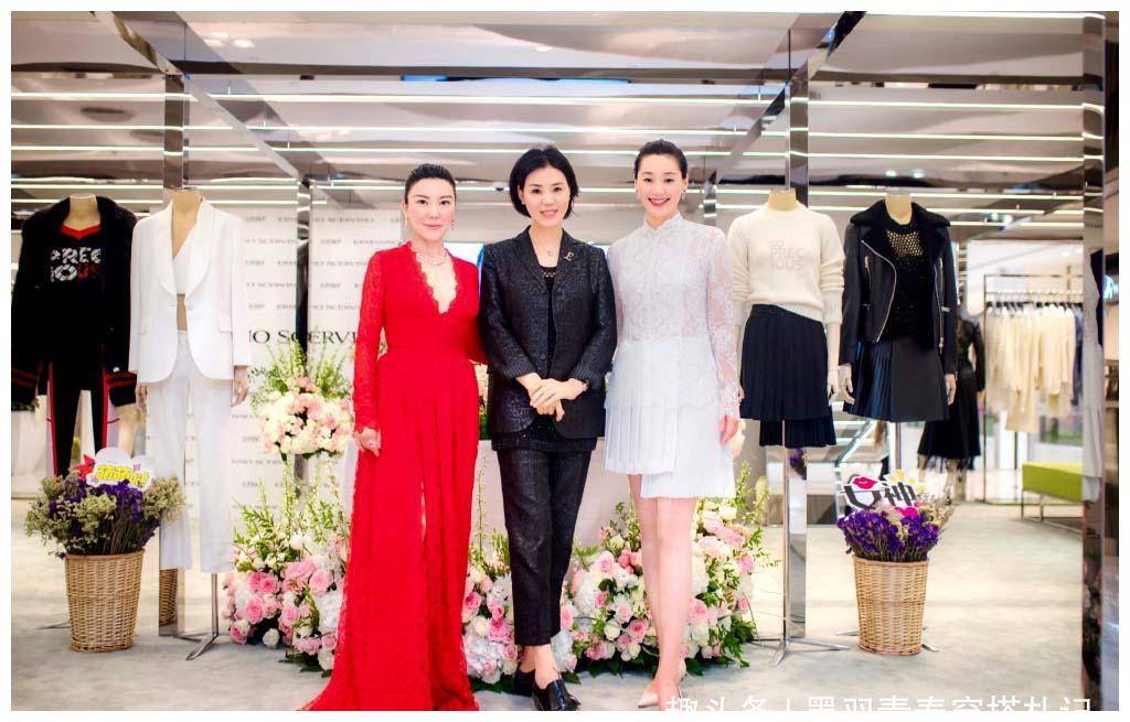 49岁林依轮为老婆庆生,超模妻子典雅知性,同框儿子像同龄人_西华_穿着