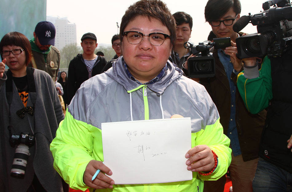 这么多明星大腕,为什么我们只无条件相信韩红?_基金会_灾区_汶川