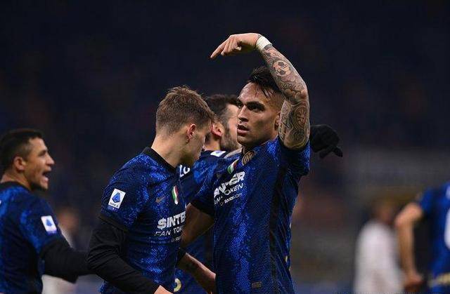 意大利杯42国米笑傲国家德比赛季双冠剑指米兰小因神了