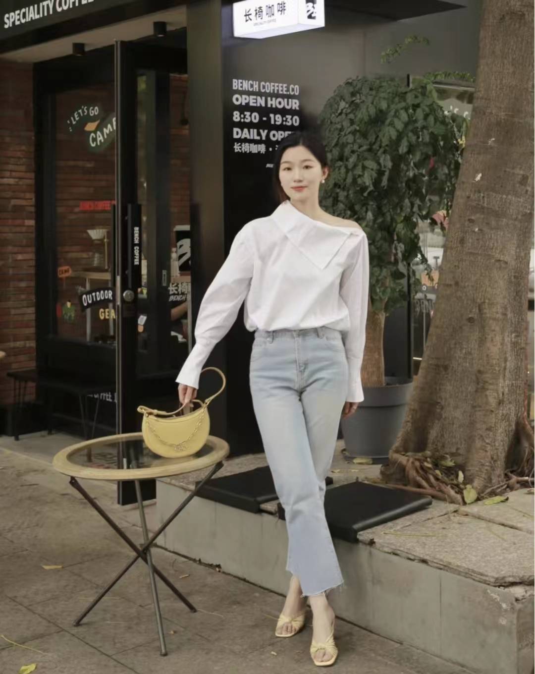 白衬衫牛仔裤搭配什么鞋子好看
