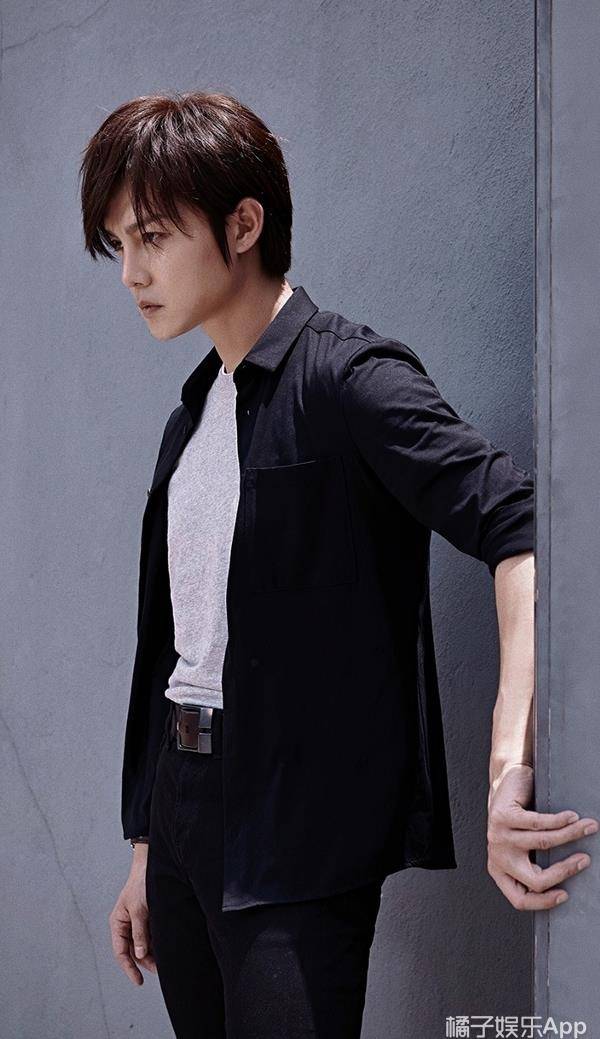 其实尹正之前也是个帅哥来的,早期还有过"小吴彦祖"的称号,(刘惜君是