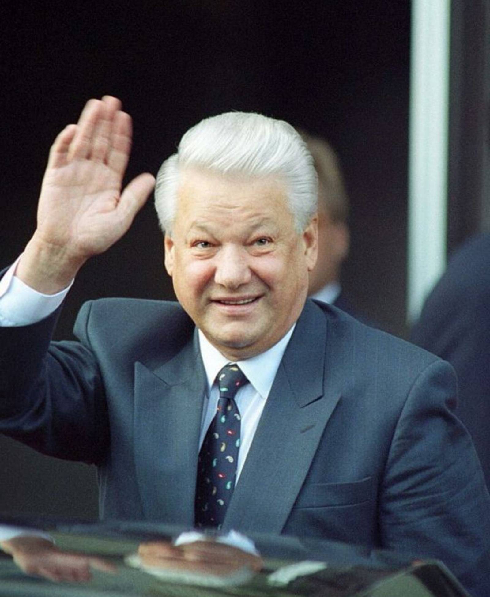 贪杯总统叶利钦:为了喝酒跟克林顿躲进厕所,酒后穿着内裤买披萨