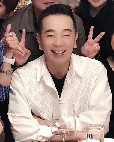 53岁翁虹和丈夫秀恩爱,63岁恬妞携女儿惊喜露面_朱宝意_朱宇丰_张晨光