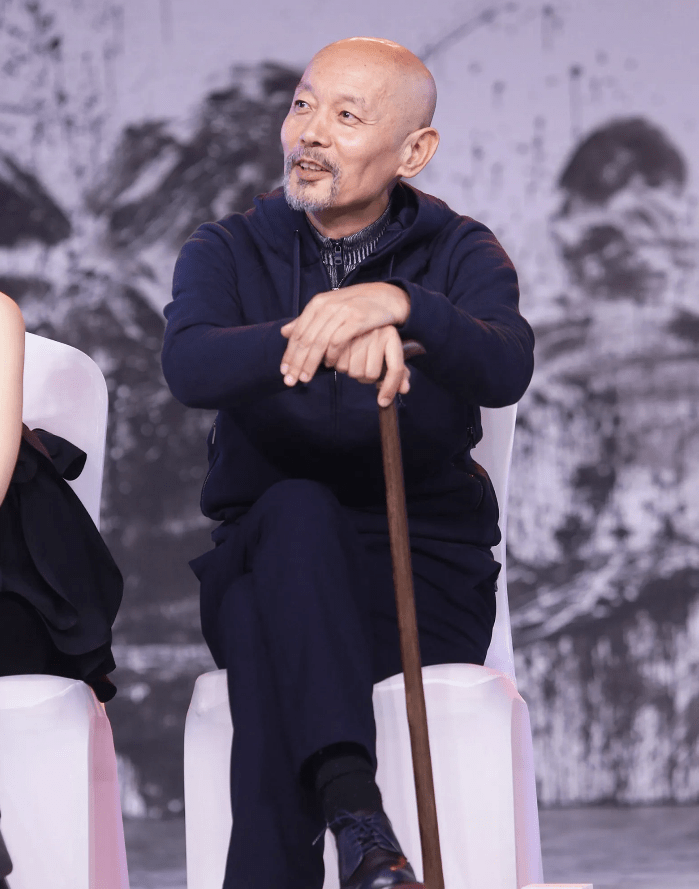 原创葛优面容消瘦与人合影满足期待宋丹丹儿媳天价月子中心生二胎