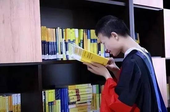 韦神辟谣1晚解决博士团队4个月难题：别信假热搜