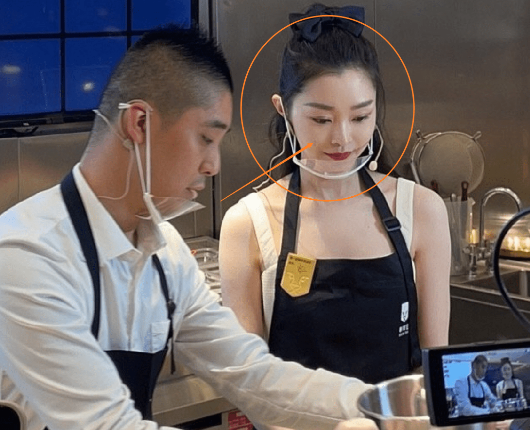 宋轶去奶茶店做奶茶在路人镜头里白得发光我却被她的颜值吸引