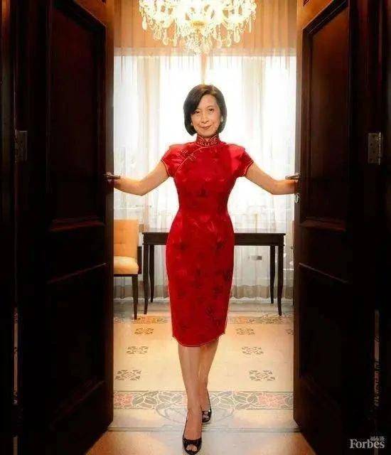 新加坡60岁女富豪:曾是律师,爱穿旗袍,开公司赚50亿,凭啥_周玉琴_祖父