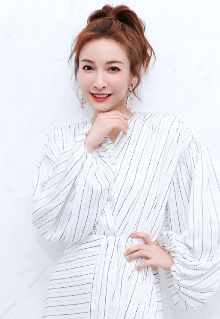 原创吴昕素颜录视频眼窝凹陷黑眼圈明显这才是37岁的真实样子