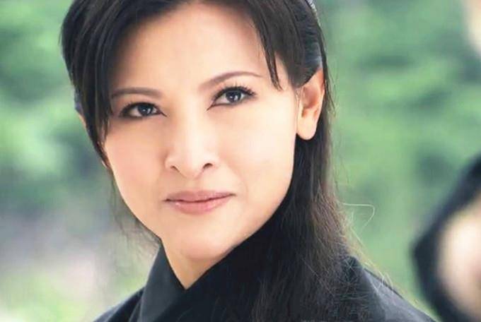 因不孕结束异国婚姻2年,50岁女星迎新恋情,外国男友长相憨厚_廖丽君