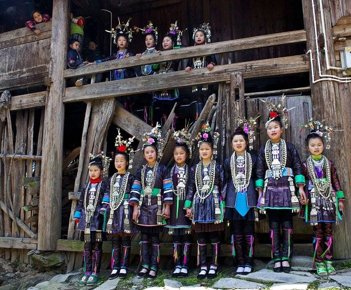 在贵州的宰荡侗寨，最为荣耀的是侗族大歌，侗文像拼音又像英文