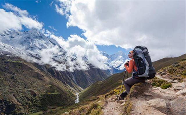 出门旅行的时候，聪明人都背“登山包”，网友：这才是真正的旅游