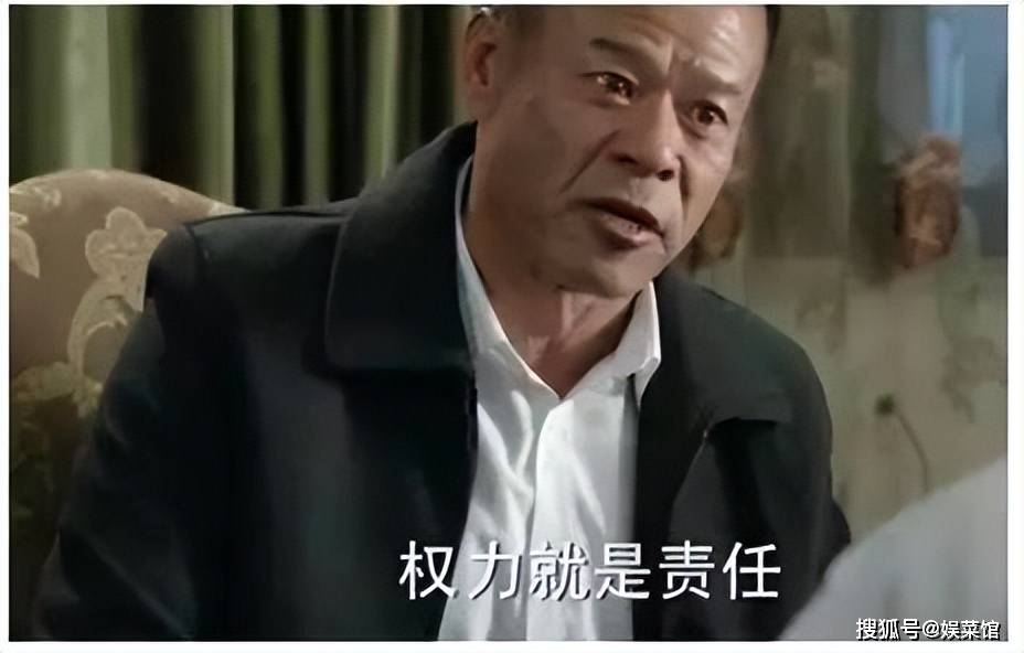 当年李达康要修路,在工作中出了严重的问题,易学习替他背了处分.