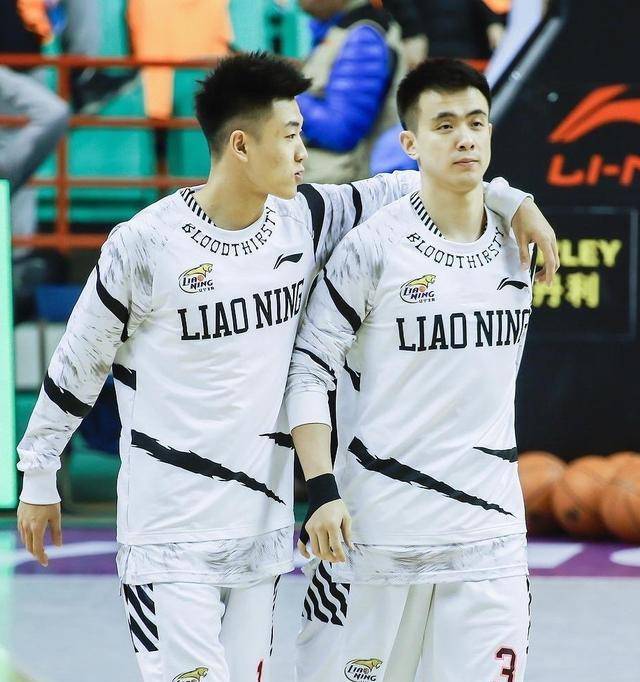 弗格被玩坏!高诗岩吐槽赵继伟!cba克莱空降海南_山东_nba_赵继伟