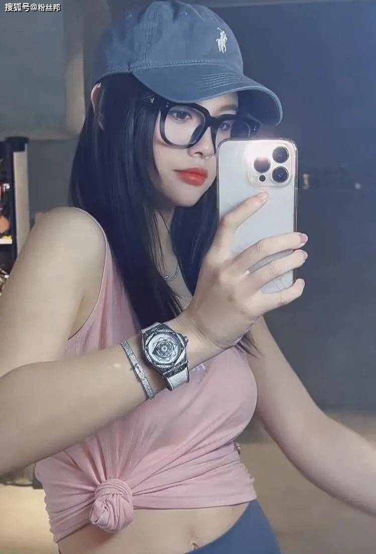 事后以女主播"雪糕"发文给闺蜜道歉收场,而她与自己的老公王鑫也是