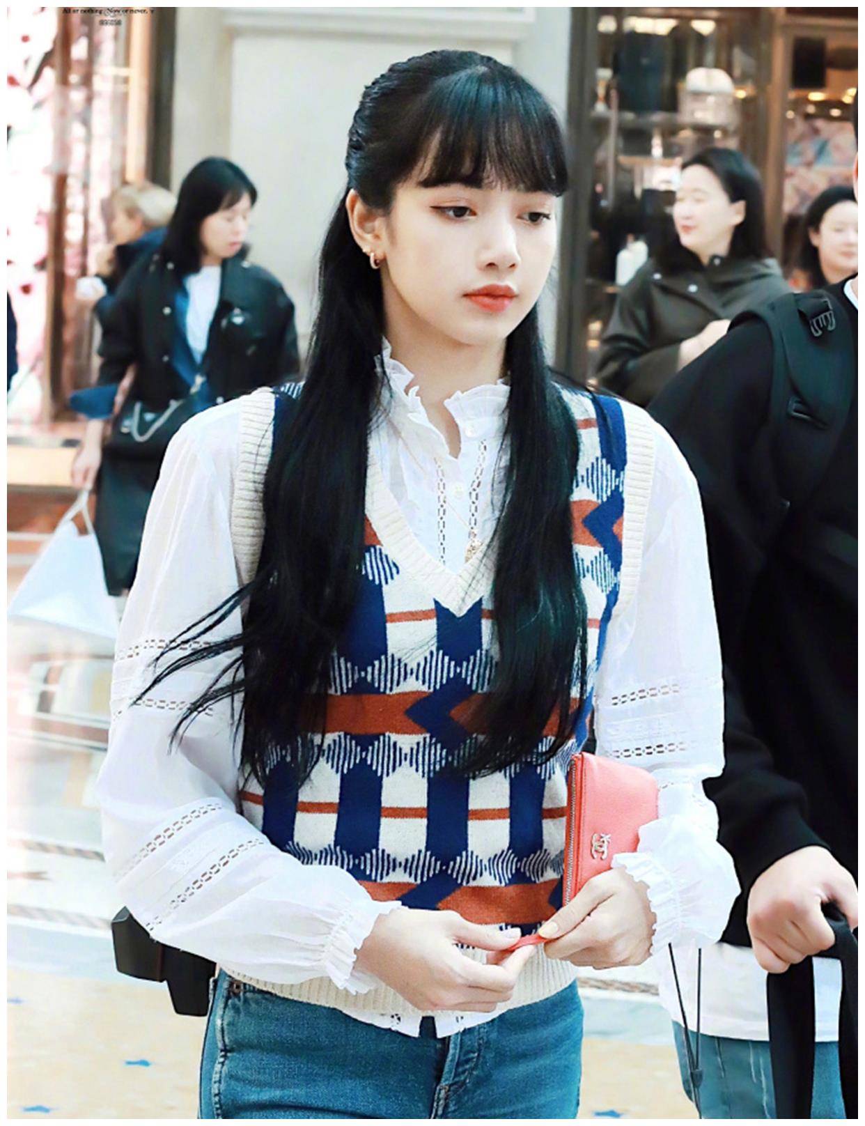 lisa是blankpink的成员之一