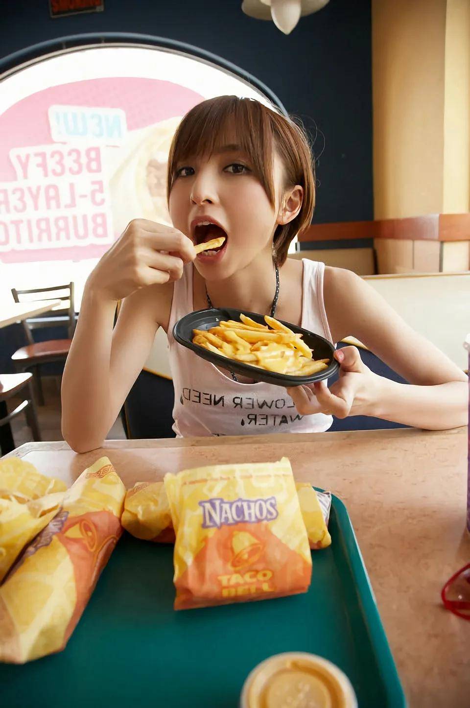 原创篠田麻里子的写真集firstlove鉴赏