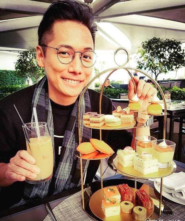 服务tvb18年被无辜降薪而离巢,叶暐终做主角,曾演出《十兄弟》_吴卓羲