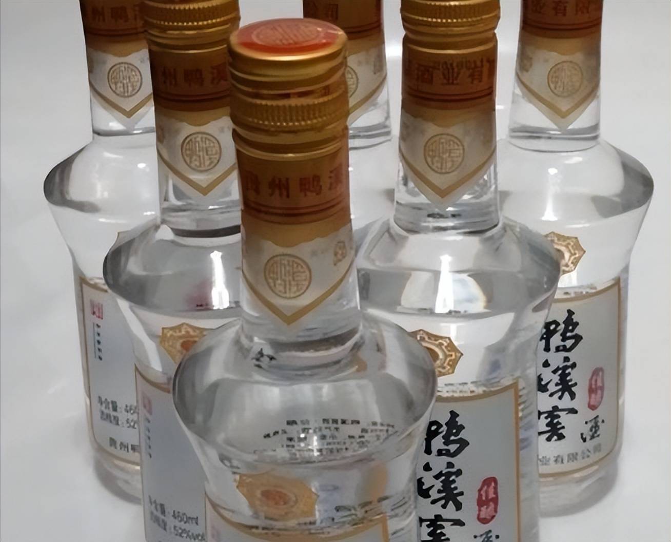 温州皮革厂老板,朋友之间相互请客只喝"散酒",网友:卧龙凤雏_李老板