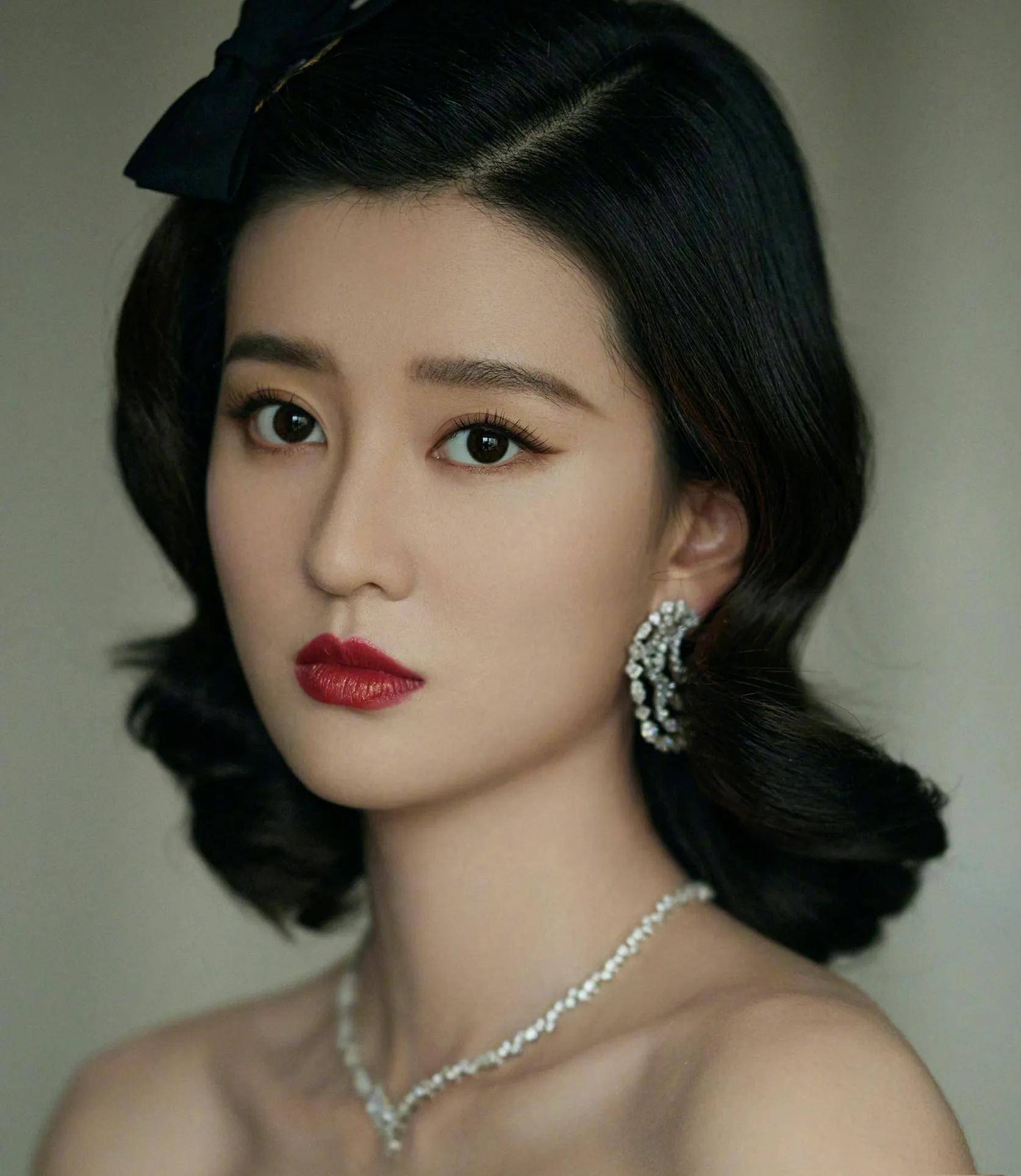 原创又见复古波波头佟丽娅毛晓彤撞型通稿比美但最美是港姐利智