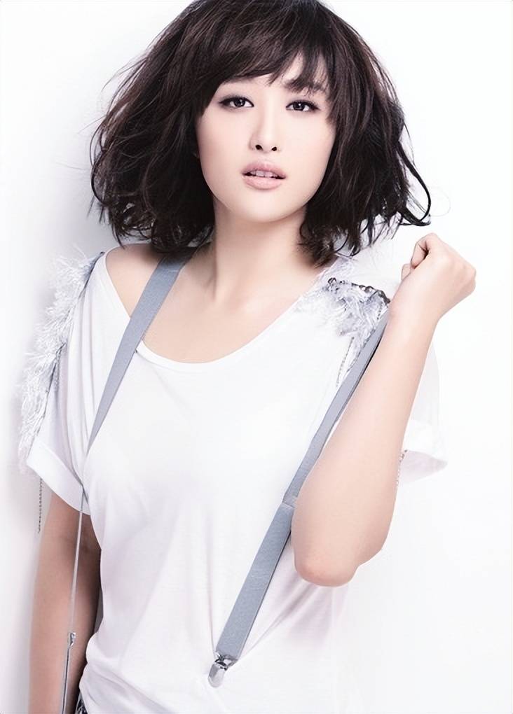 原创因丑女走红的李欣汝得罪张艺谋后退圈如今生活怎么样