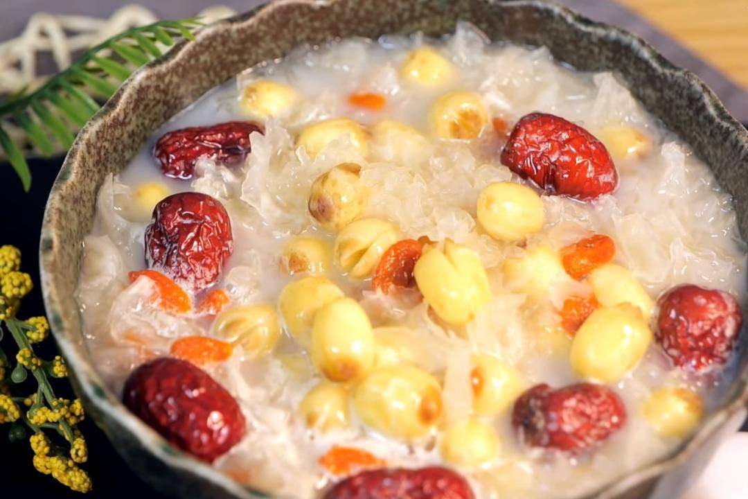 小满节气银耳莲子汤满满胶质这样煮