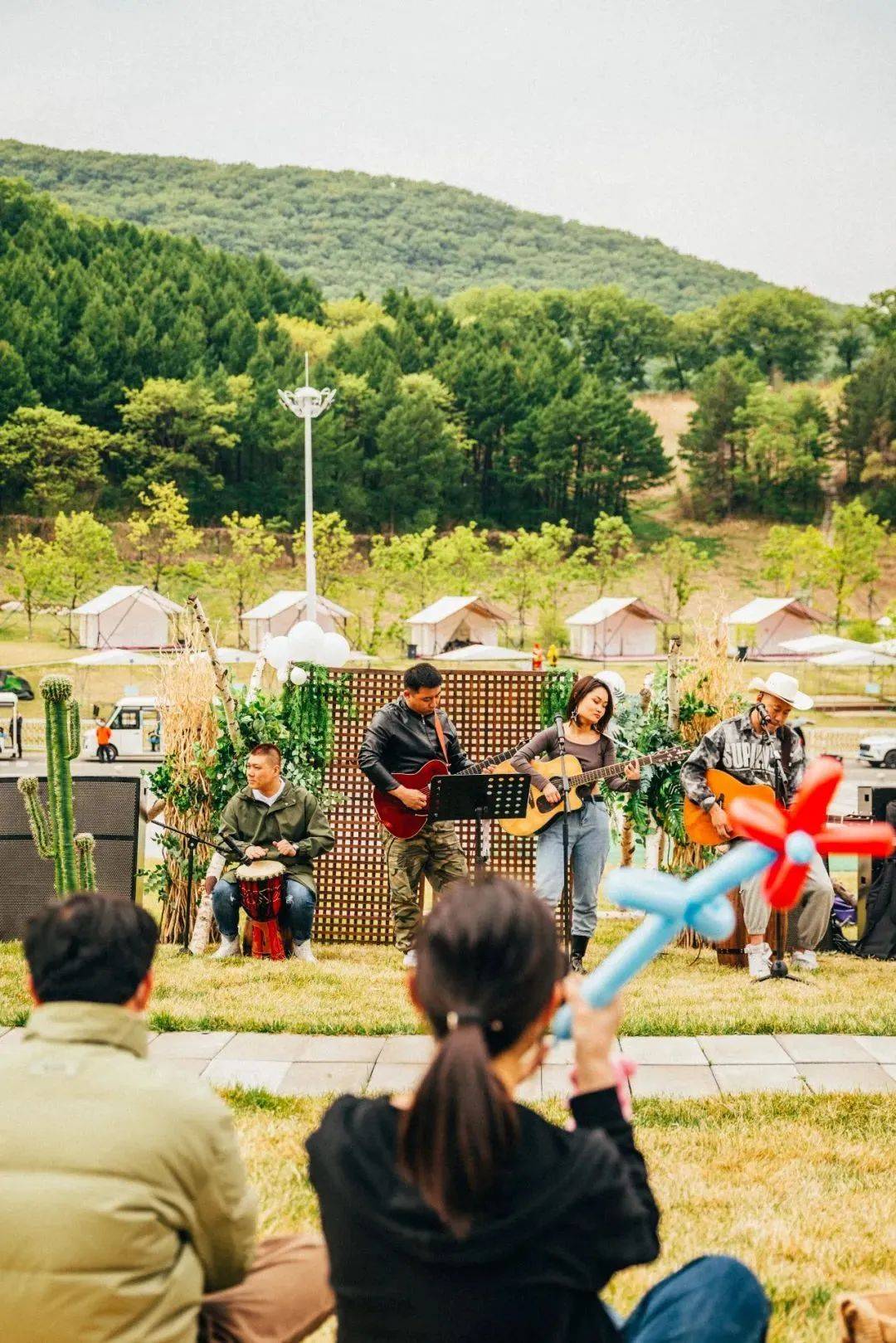 小丑演艺乐队表演热舞dj周末露营不要太爽噢