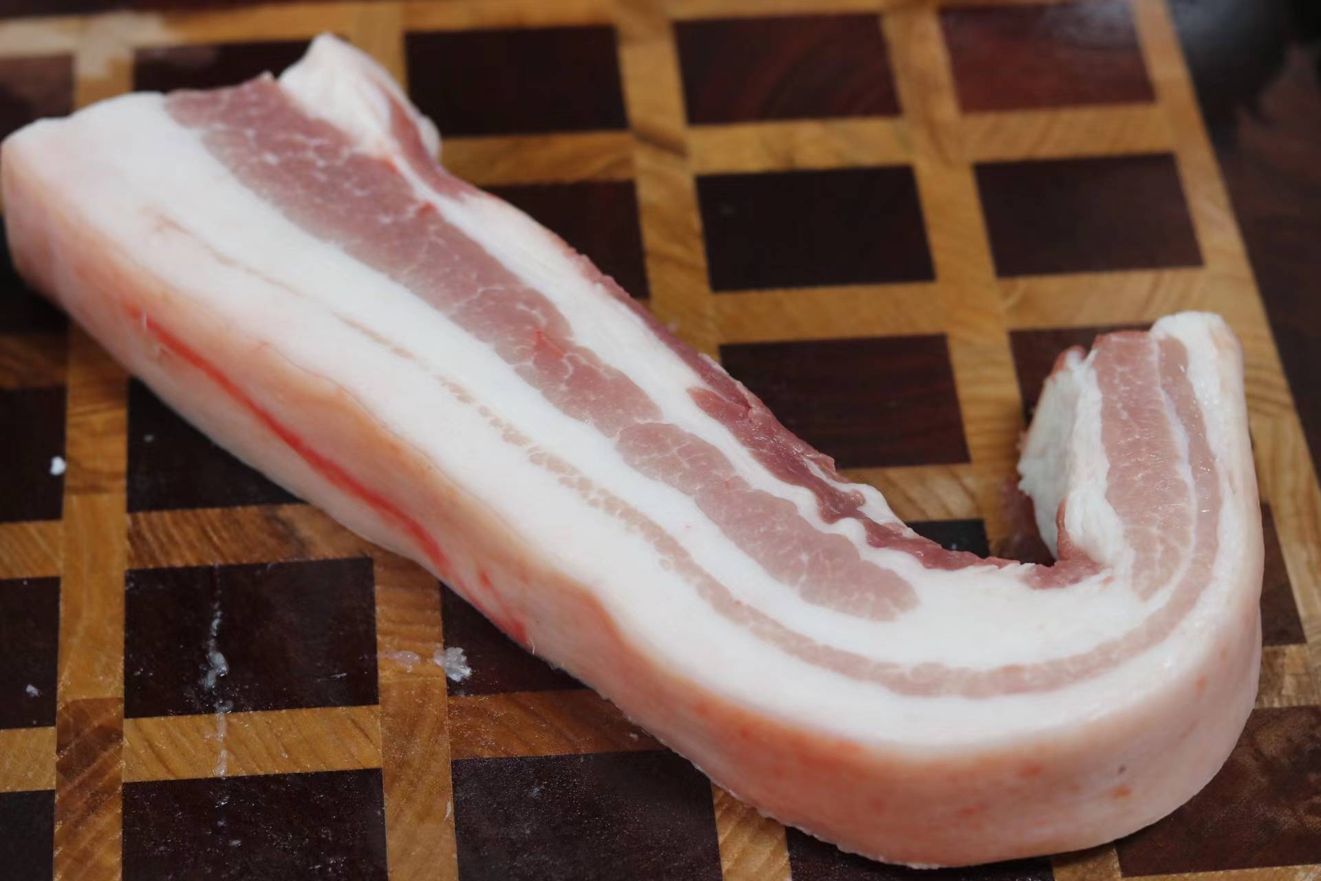 为啥现在买的猪肉又柴又硬咬不动3个原因残酷又现实