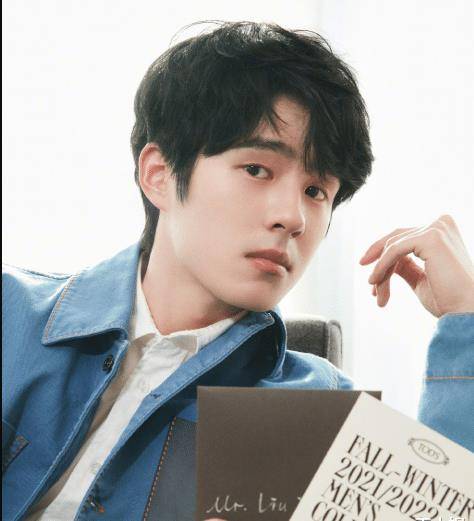 原创刘昊然文淇疑似恋情曝光女方发声辟谣网友猜3000万的瓜是邓伦